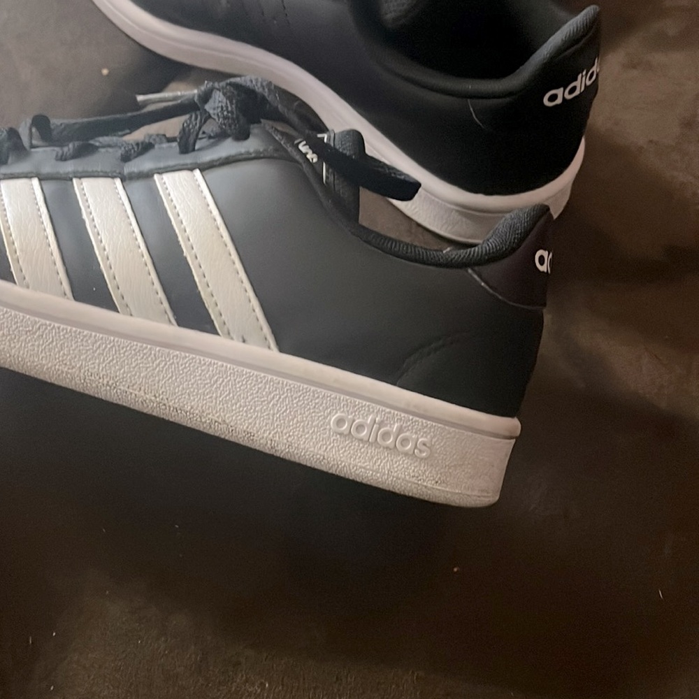 Adidas - Picture 3 of 5